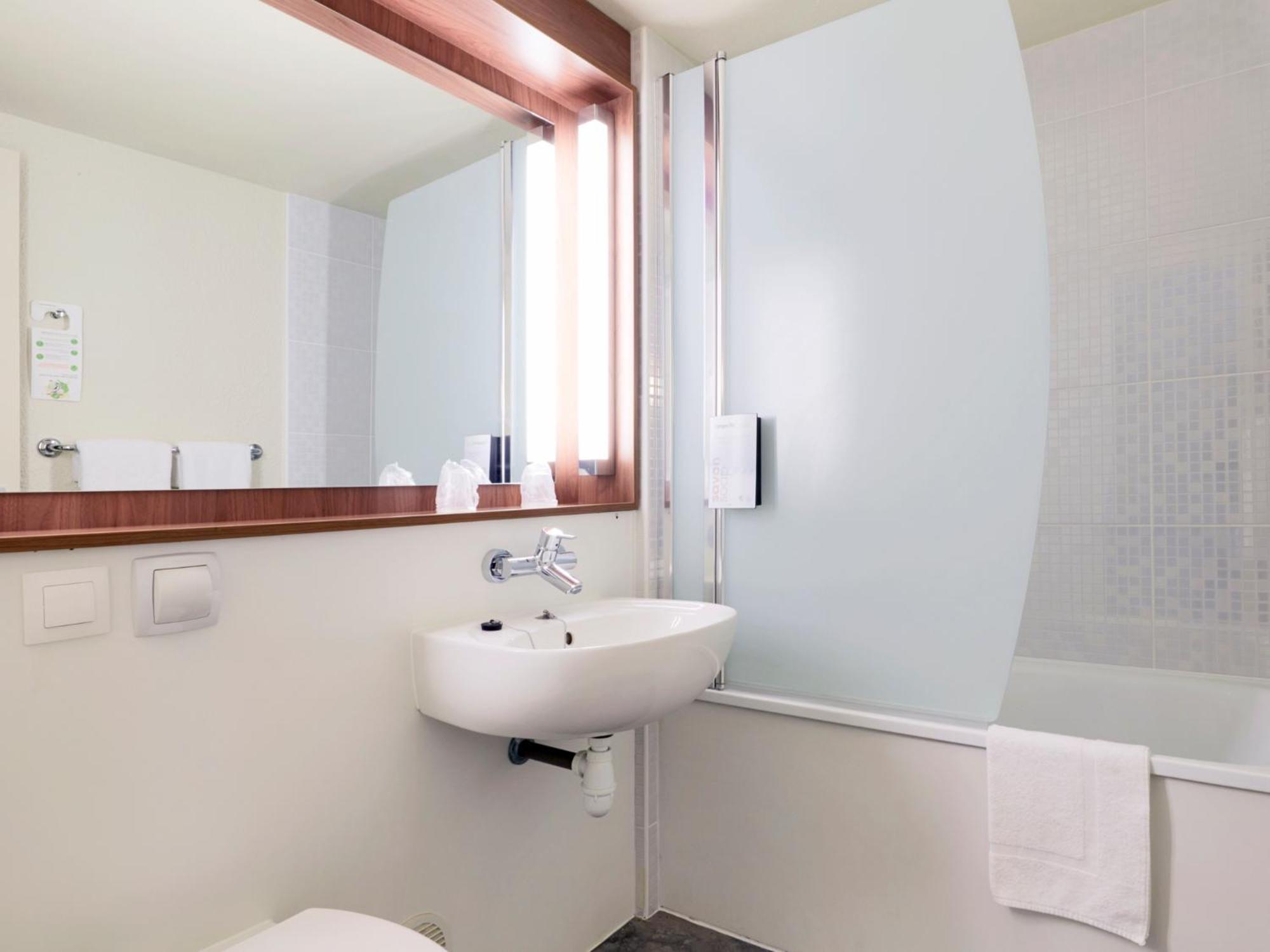 Campanile Brest - Gouesnou Aeroport Hotell Rom bilde